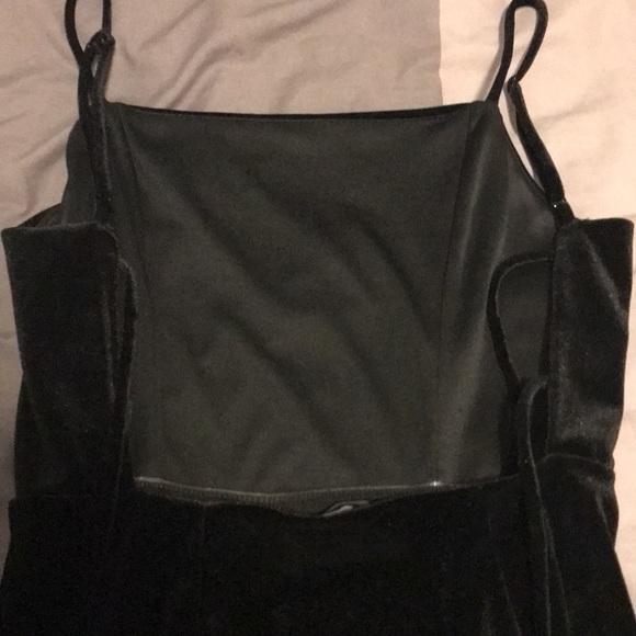 Velvet mini dress with a halter top - Picture 3 of 3